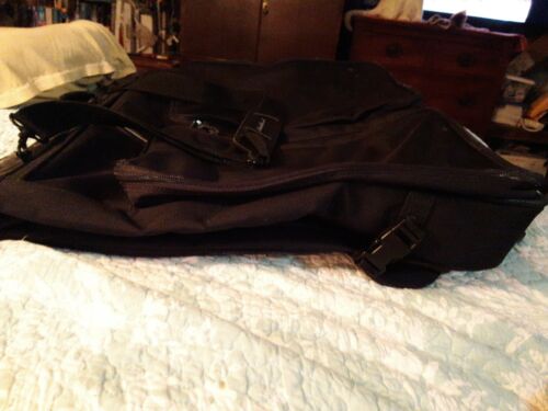 Eddie Bauer Bi-fold Hanging Wardrobe Garment Bag Black Shoulder Strap - Picture 4 of 11
