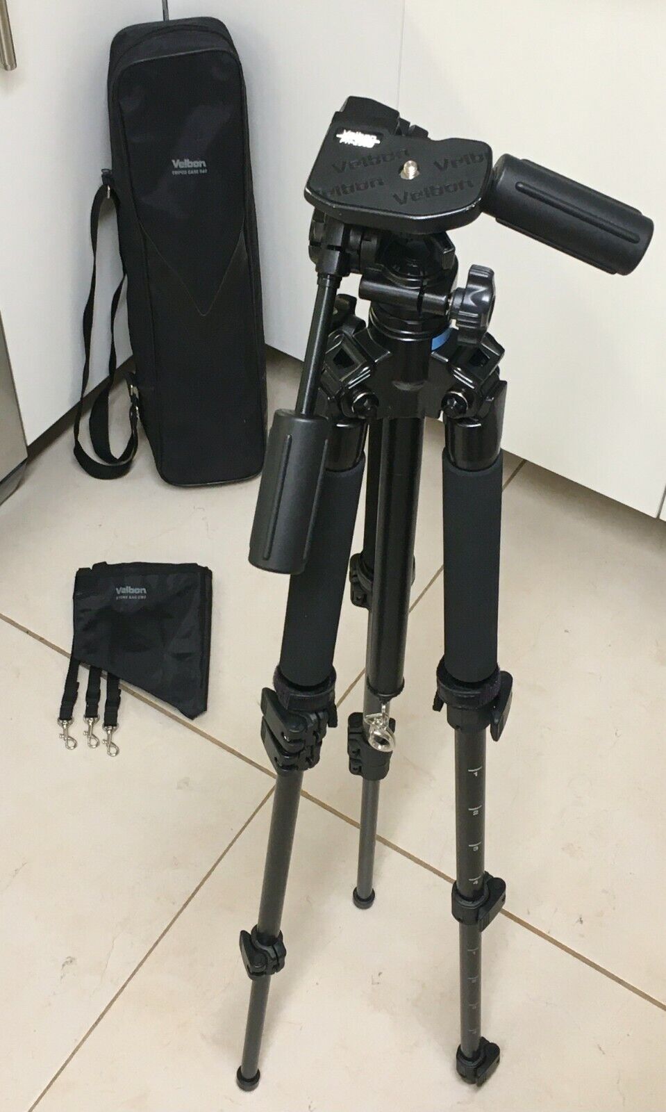 Velbon El Carmagne 540 Carbon Fiber Tripod with PH-250B 3-Way