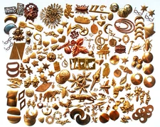 Lot 140  1 lb (206 pcs) VINTAGE BRASS STAMPINGS Incl Aesops Fable, Leopa