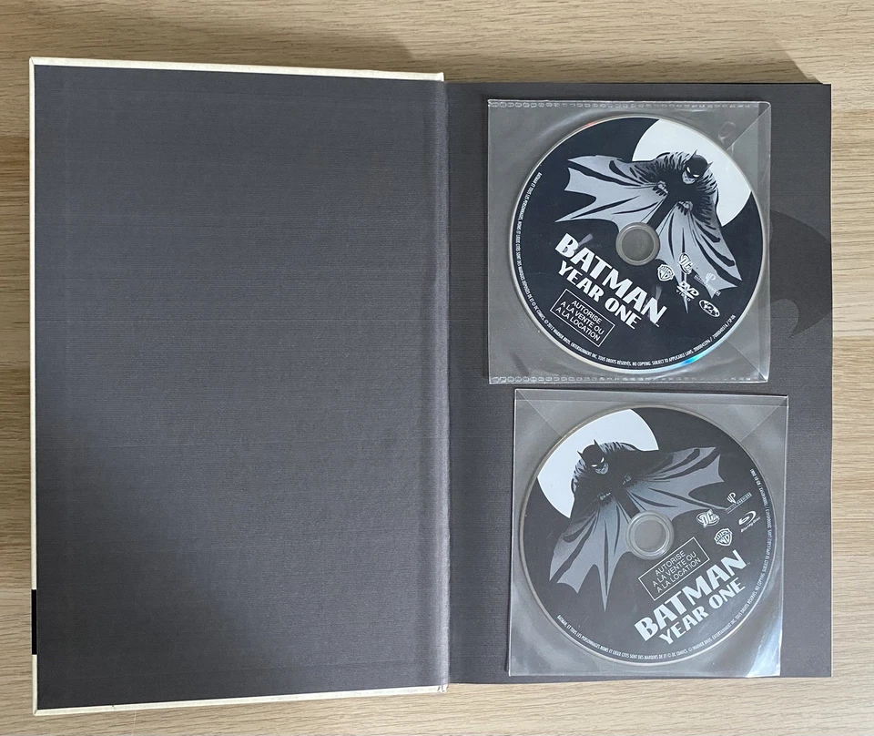 BD + Blu Ray Batman Année un, Miller/Mazzuccelli, éditions Urban Comics 2012 - Photo 2/4