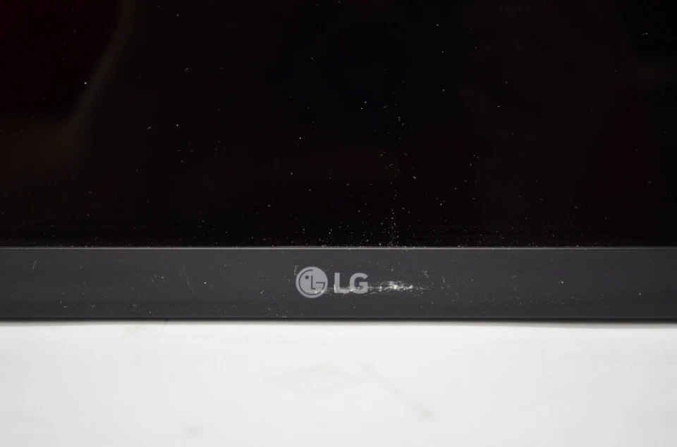 LG UltraFine 4K 22MD4K 21.5" Monitor for Mac Thunderbolt Only No Stand - Image 2 of 4