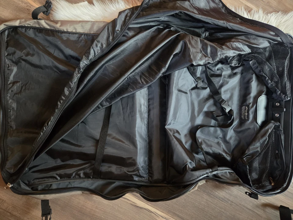 Bolsa de ropa de lona de nailon verde bosque Eddie Bauer y equipaje de mano Foto 4 de 4