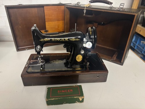 Singer Sewing Machine 99K 1935 With Original Manual & Case + Extras - Picture 15 of 24