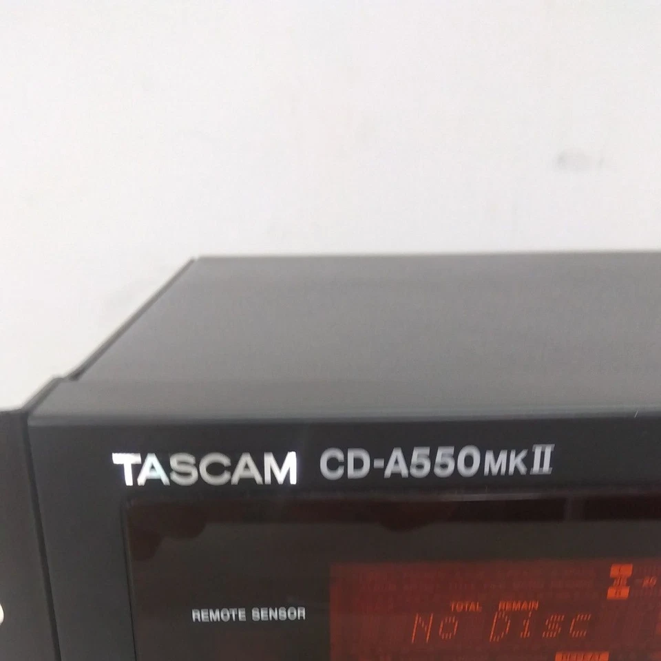 Combo de cubierta de casete de CD profesional TASCAM CD-A550MKII reparado probado Foto 2 de 4