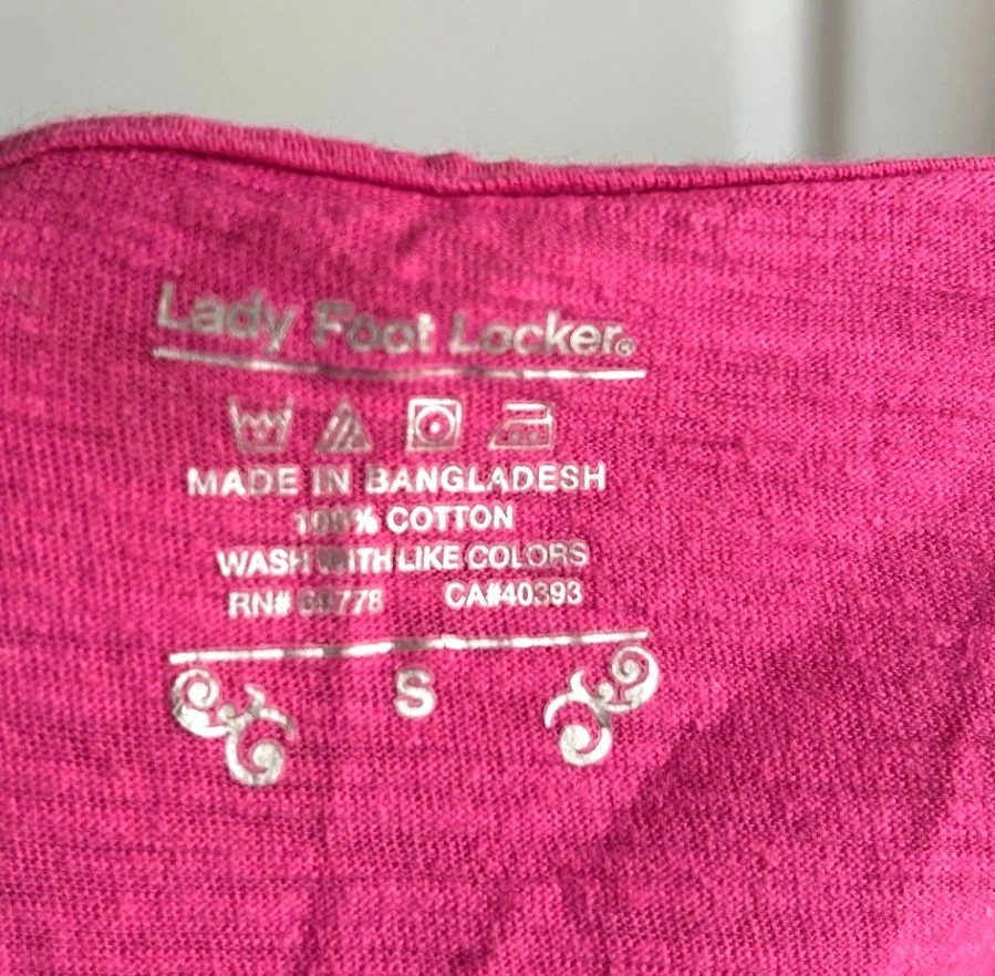 Lady Foot Locker 女式帽子短袖 T 恤小号粉色休闲运动服健身房 — 第 4/4 张图片