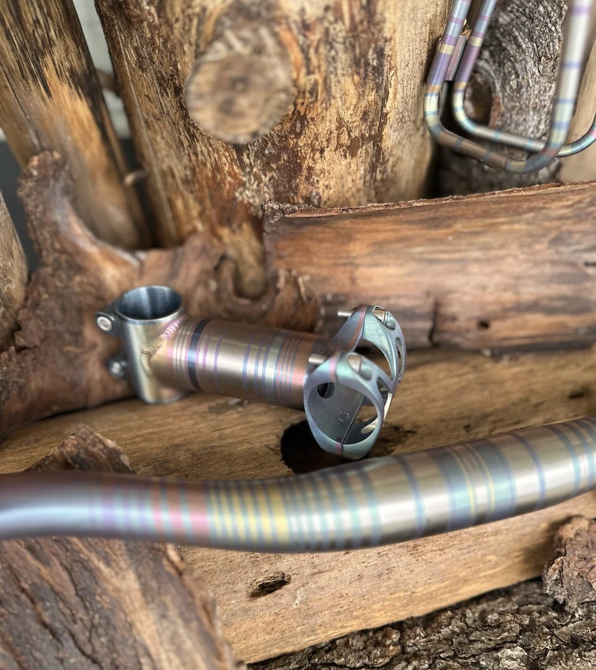 Barra elevadora/vástago/juego de jaulas de titanio~720 mm/100 mm/31,8 mm/KING~Art by Ti.Casso anodizado Foto 2 de 4