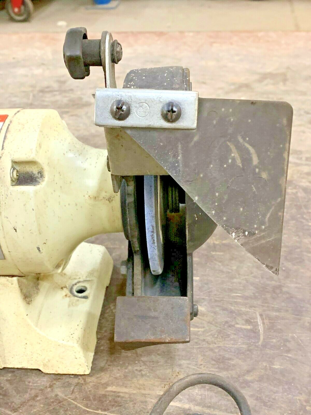 JET 6" BENCH GRINDER, JBG6A, 1/2 HP, 1 PH, 115 V, 5 A, 1/2" ARBOR