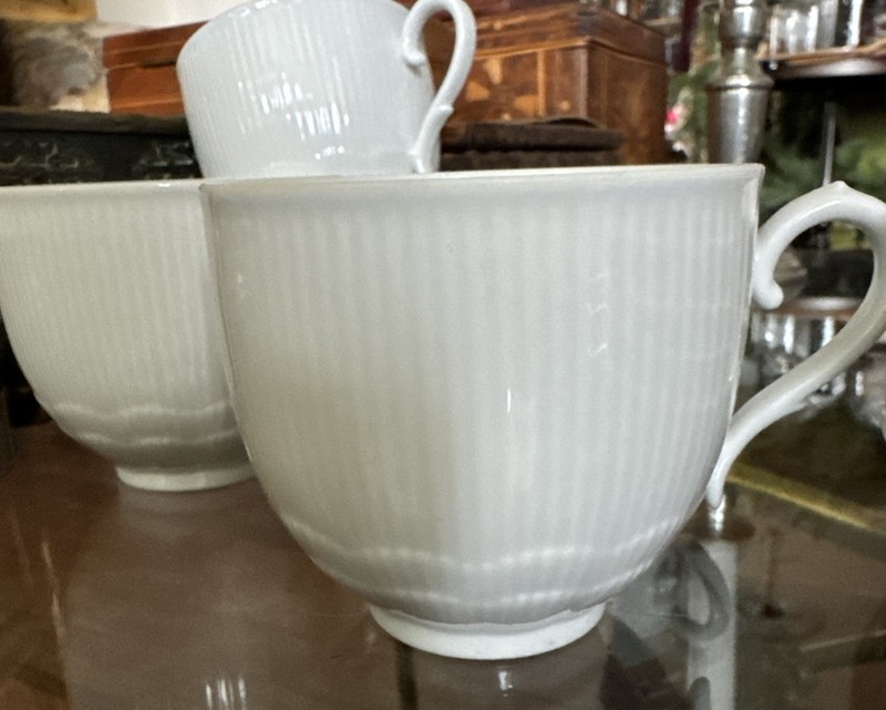Set Of 5 Vintage Kaiser Romantica All White Ribbed Scalloped 2 7/8" Cups Germany