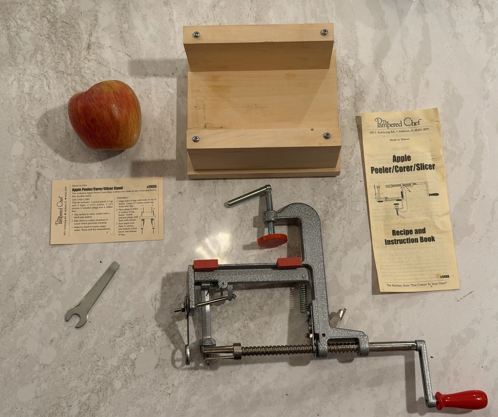 The Pampered Chef Apple Peeler Corer Slicer