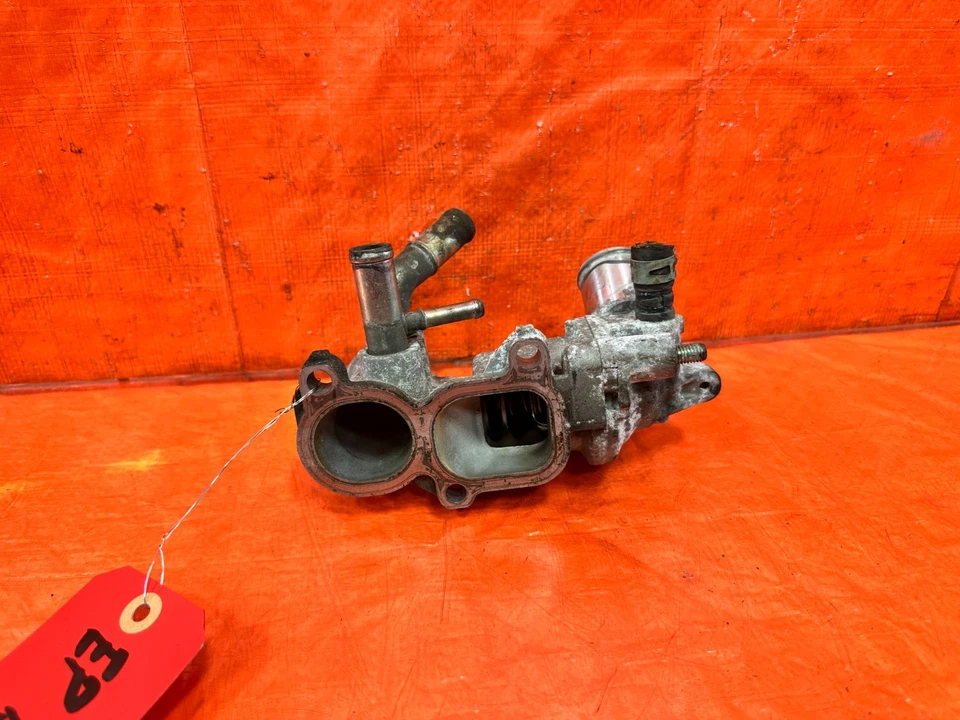 04-11 MAZDA RX8 RX-8 - 13B-MSP CUELLO DE AGUA PASO EXTERIOR CON CARCASA DE TERMOSTATO Foto 4 de 4