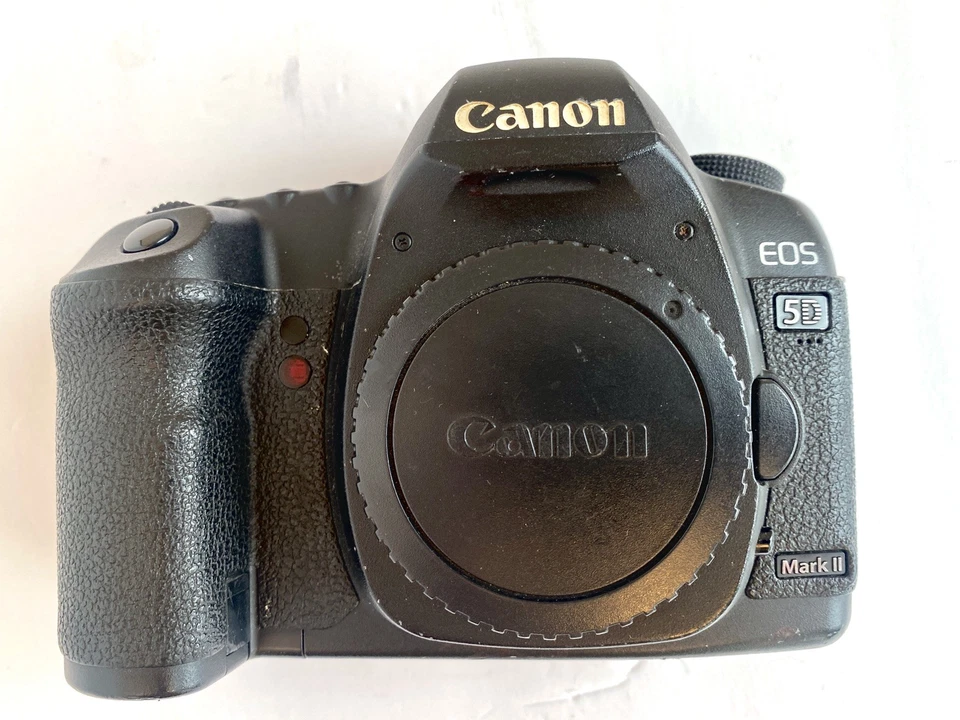 Canon EOS 5D Mark II 21,1 MP RÉFLEX DIGITAL de fotograma completo / con cargador de batería y correa  Foto 2 de 4