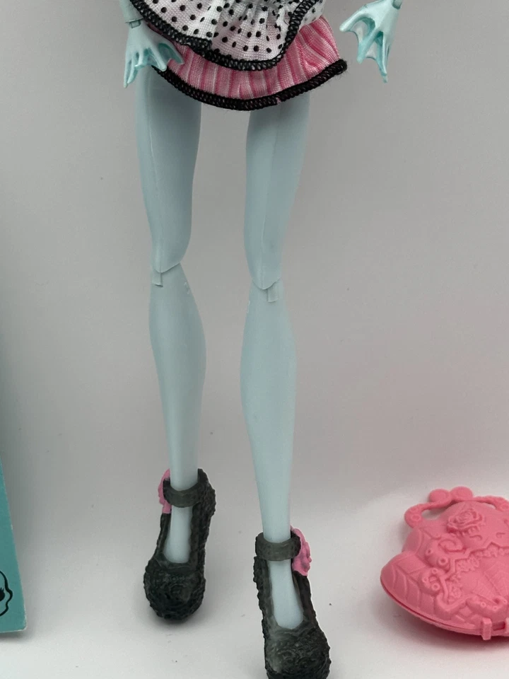 Monster High Doll Monster Exchange Program Lagoona Blue with Diary - Image 4 of 4