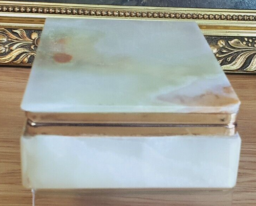 Green Onyx Cigarette Box with Lid Brass Hinges and Edging Vintage - Picture 14 of 19
