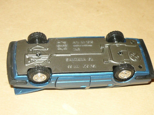 CONRAD 1015 VOLKSWAGEN SANTANA GL BERLINA AUTOMODELLO SCALA 1/43 - Immagine 3 di 3