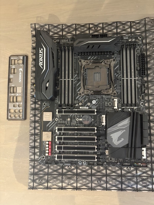 Gigabyte Aorus X299 Ultra Gaming Pro