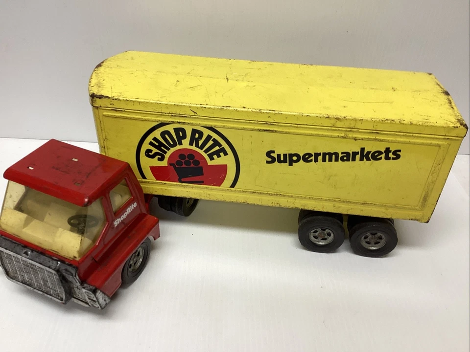 Vintage ERTL Shop Rite Supermarket Semi Tractor & Trailer~#2425~Pat. 3307291 - Image 3 of 4