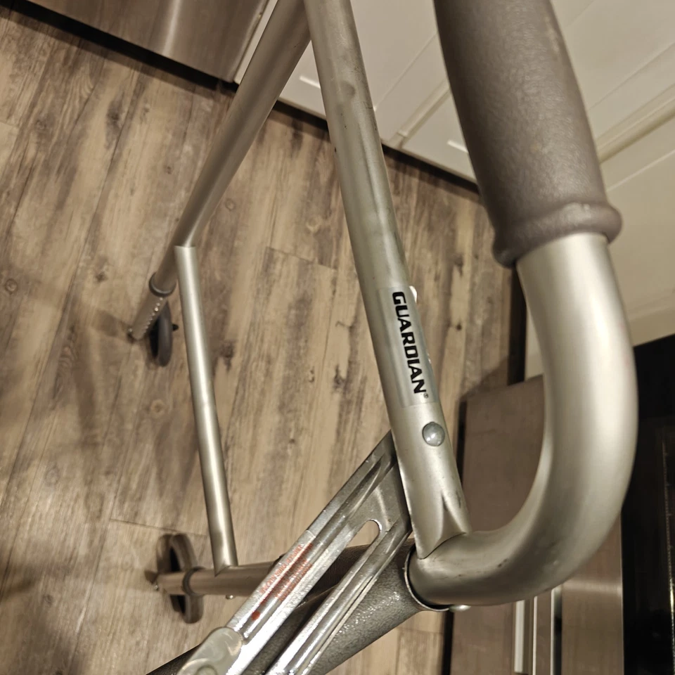 Andador médico ligero con ruedas - Ayuda a la movilidad plegable ajustable Foto 2 de 4