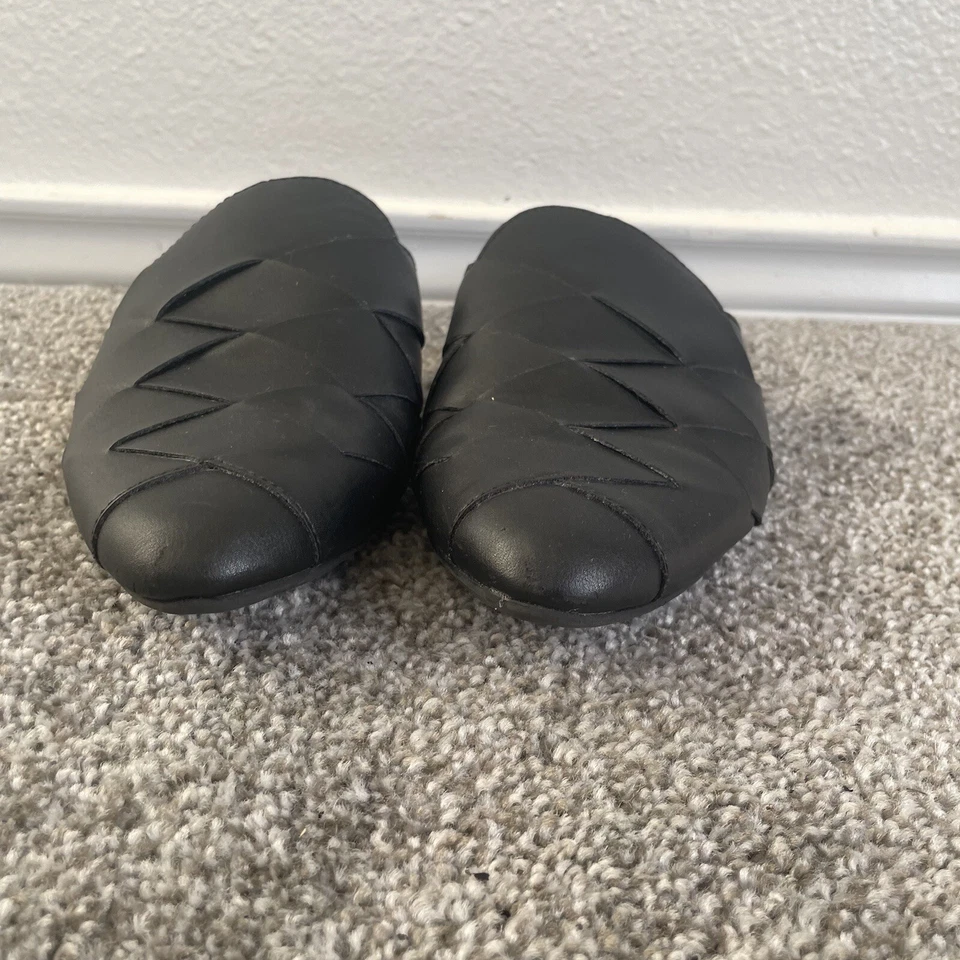 Zapatos sin cordones Big Buddha para mujer talla 8 negros planos tejidos imitación cuero mulas Foto 2 de 4