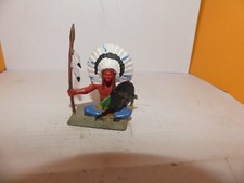 FIGURINE STARLUX NESTLE CHEF  INDIEN ASSIS LANCE ET BOUCLIER COIFFE BLANC VET 13