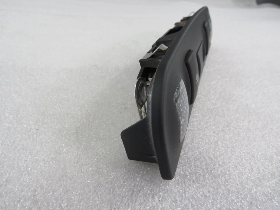 Lamborghini Gallardo Spyder, LP550, luz interior cabina, usado, P/N 407947111 Foto 3 de 4