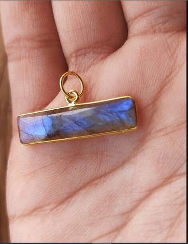 Natural Labdradorite Gold Charm Pendant - 18k Gold Solid Fill Handmade Necklace - Picture 4 of 4