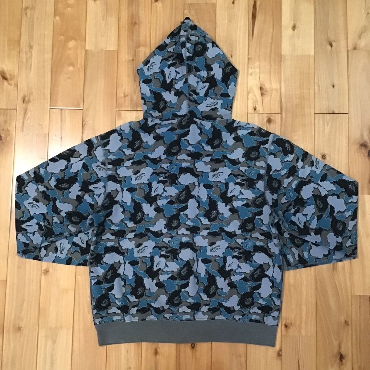 Bape discount kaws hoodie