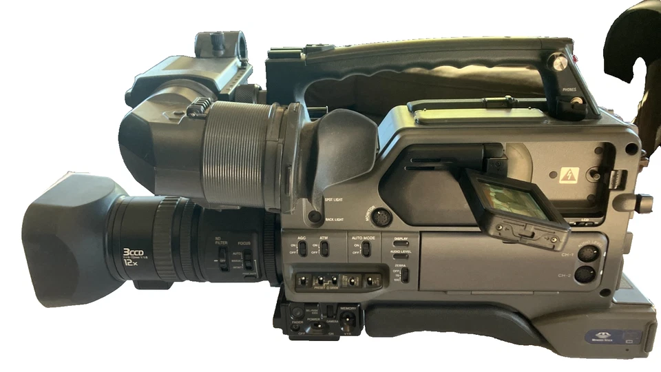 Sony DSR-250 DVCAM Camcorder with, mic, tape loading mechanism does not work - Image 2 of 4