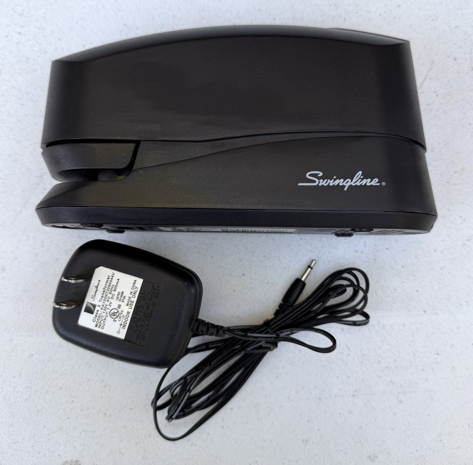 Swingline Model 421xx Personal Electric Desktop Stapler Black Batteries Electric