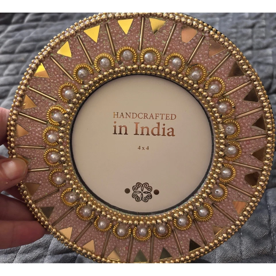 Marco de fotos redondo hecho a mano de la India perlas adornadas oro rosa 4x4 Foto 2 de 4