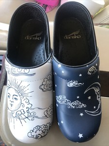 sun and moon dansko