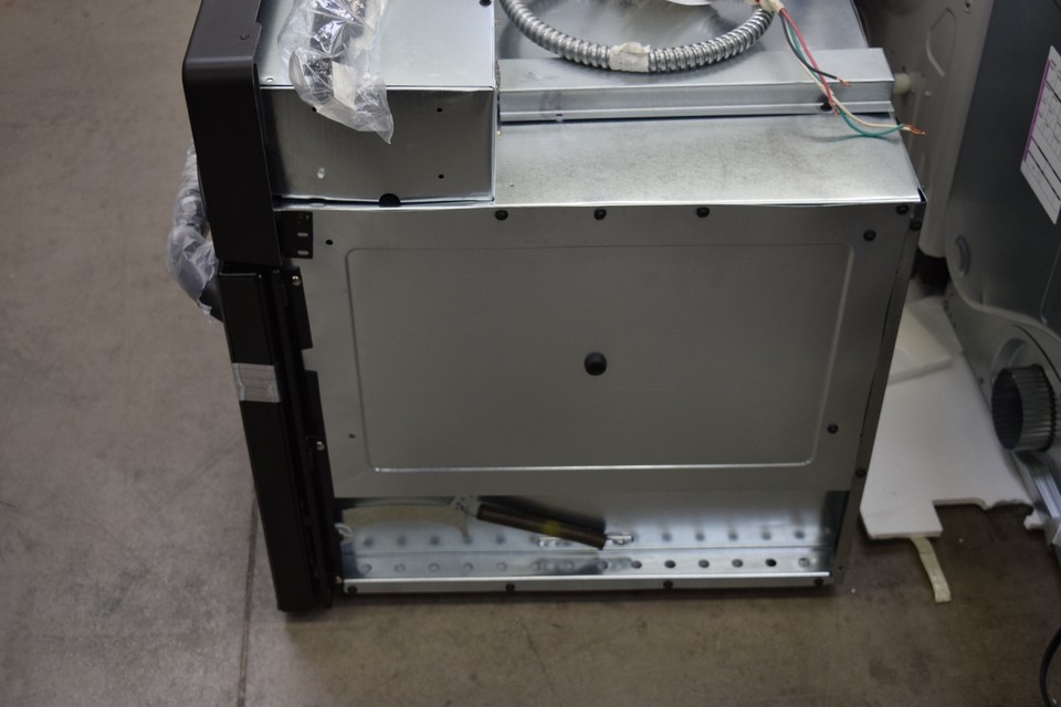 GE JRP20BJBB 24" Black 2.7 cu. ft. Single Electric Wall Oven NOB