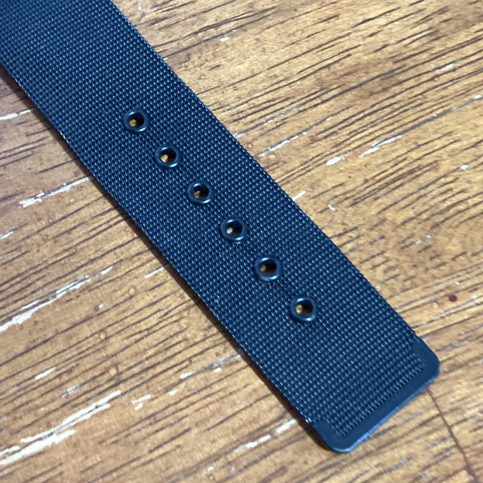 Reloj Marvel Deadpool para Hombres Rojo Negro Logo Cuadrante Estuche de Metal y Banda Funciona Accutime Foto 3 de 4