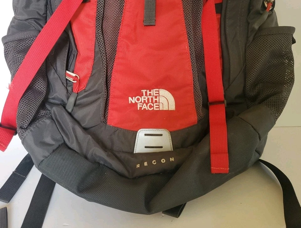 Mochila The North Face Recon roja funda para computadora portátil senderismo camping senderismo escuela Foto 3 de 4