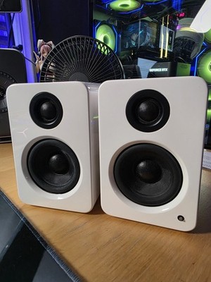 Kanto YU2 Powered Desktop Speakers   White 