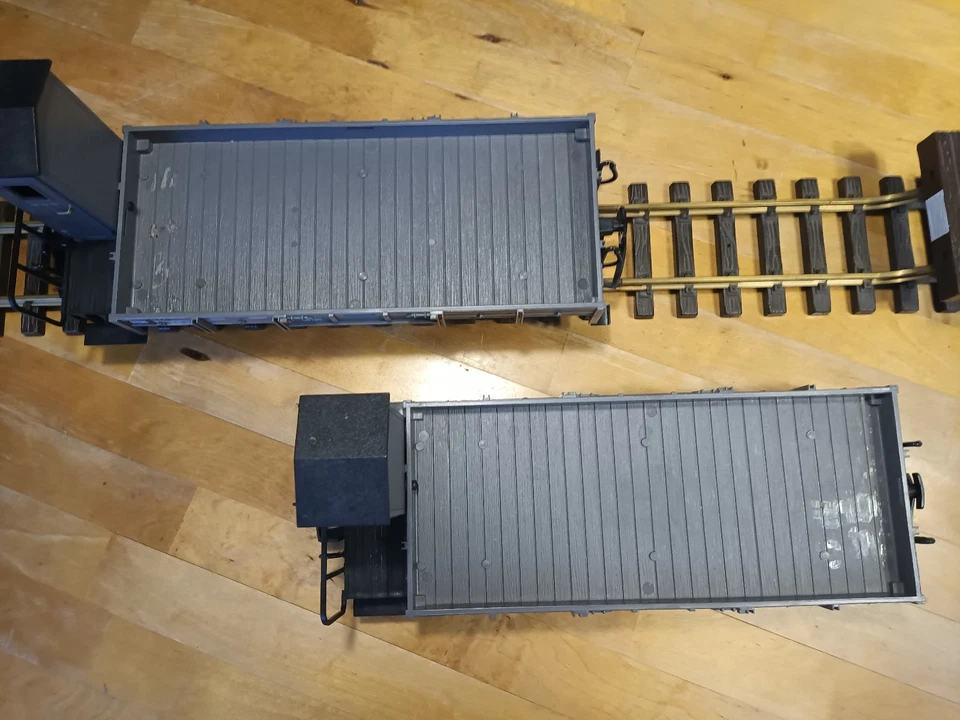 LGB - 2x Niederbord 40120 / Bremserhaus, Metall-Räder - Spur G - Nur Vitrine !!! - Bild 4 von 4