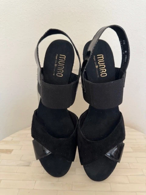 MUNRO BLACK STRAPY SANDALS IN A SIZE 9 1/2 NARROW, EXCELLENT CONDITION - Image 3 of 4