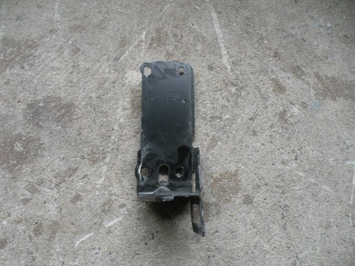 BMW 3er E90 E91 LCI Träger Halter Wasserkühler Kühler rechts 7117812