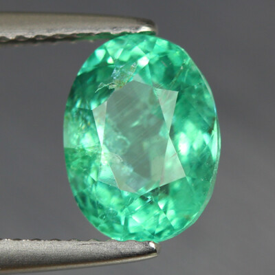 2.640 CT NATURAL UNIQUE SUPERB GREEN 100% NATURAL APATITE!! RARE TO FIND!!!