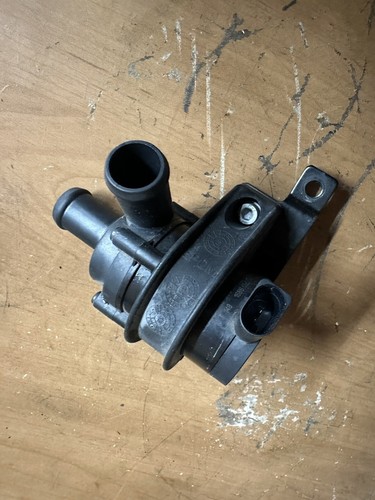 1K0965561L  ￼ Elektrische ZusatzWasserpumpe VW Skoda Golf 6 1.2 TSI