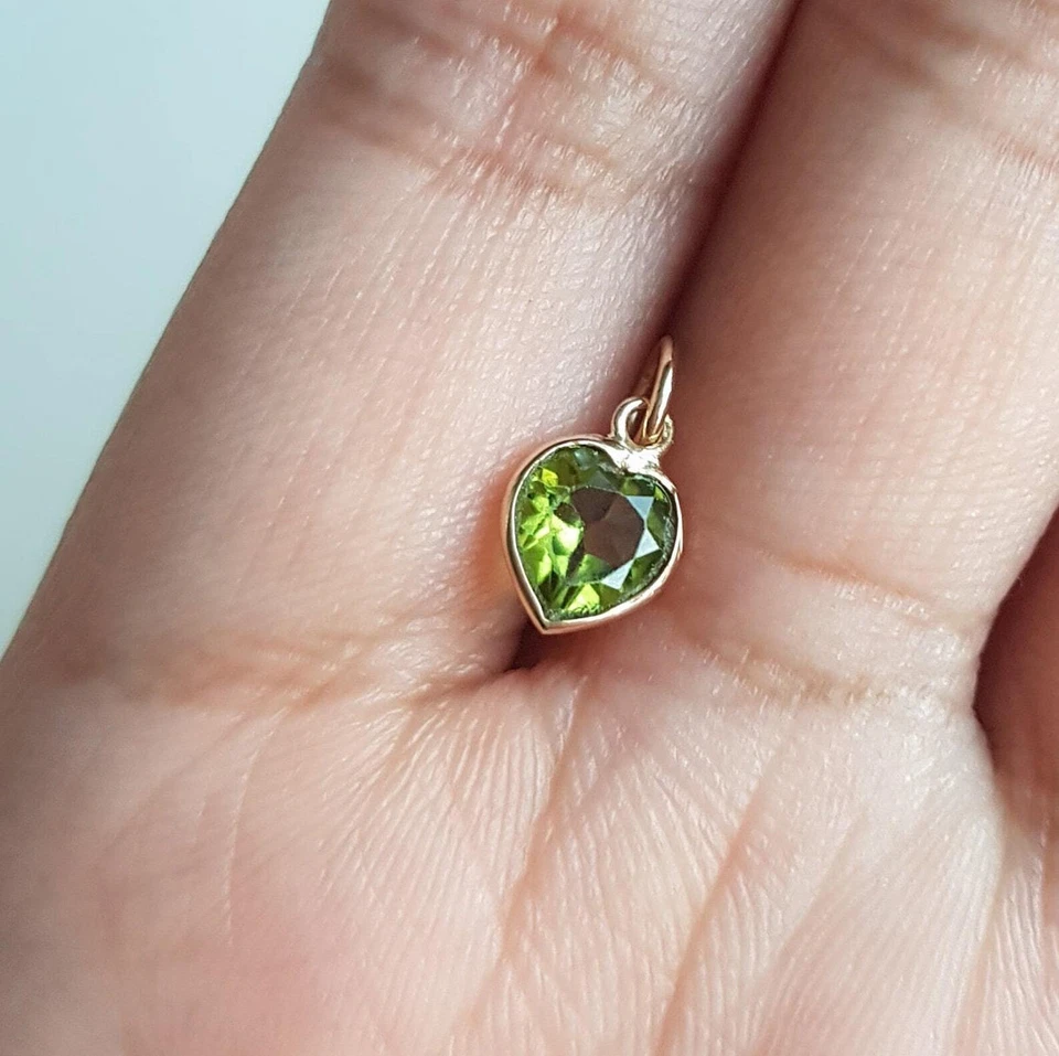 18k Solid Gold Heart Green Peridot Charm Handmade Natural Gemstone Pendant - Image 2 of 4