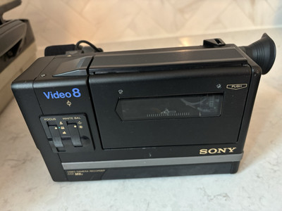 Sony EV-C8u 8mm Video Cassette Recorder & Sony CCD-M8u W Case