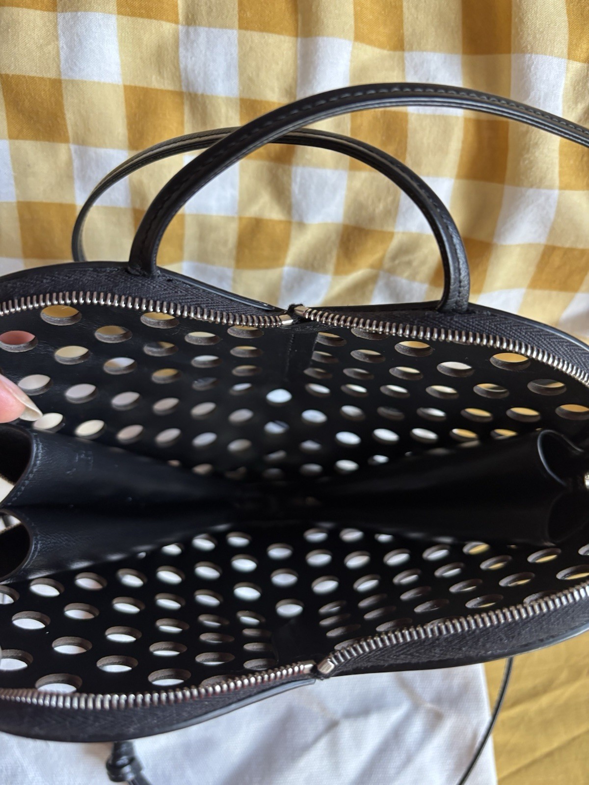 ALAÏA Le Coeur Perforated Cross body Bag image 6