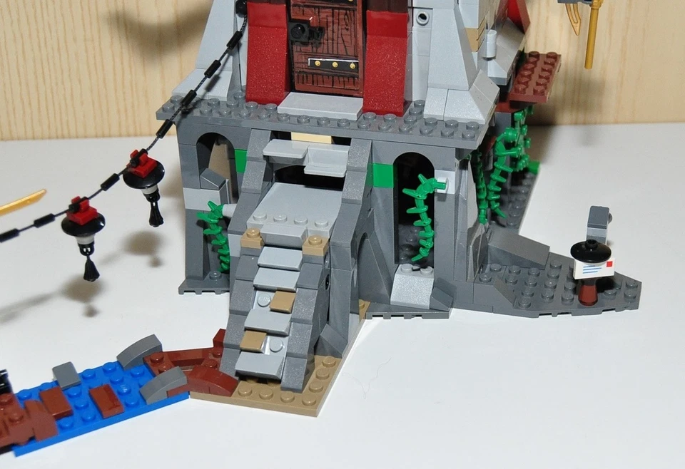 LEGO Ninjago 70594 The Lighthouse Siege, foto 3 di 5