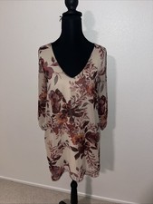 Lulus Shifting Dears Beige Floral Print Dress Size XS Cold Shoulder Split Sleeve