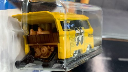 Hot Wheels #49 VW KOOL KOMBI YELLOW MoonEyes #2 Surfs Up Long Card - Picture 4 of 7