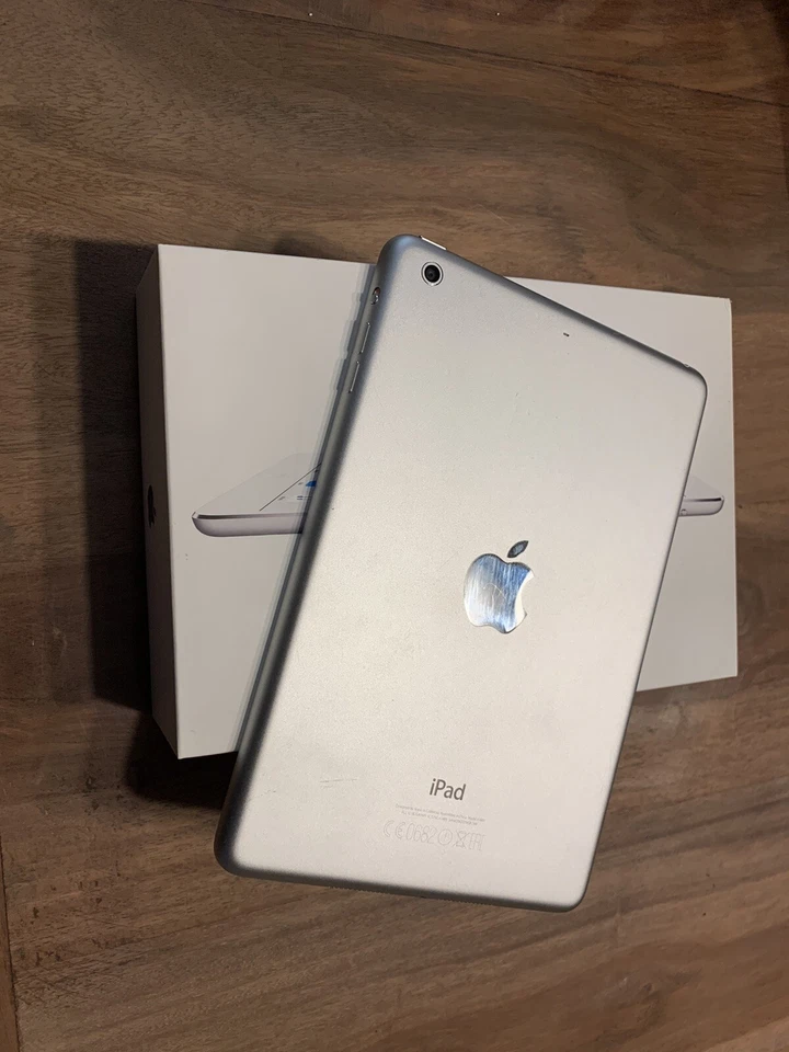 Apple iPad mini 2 · 32GB · Wi-Fi, photo 1 sur 2