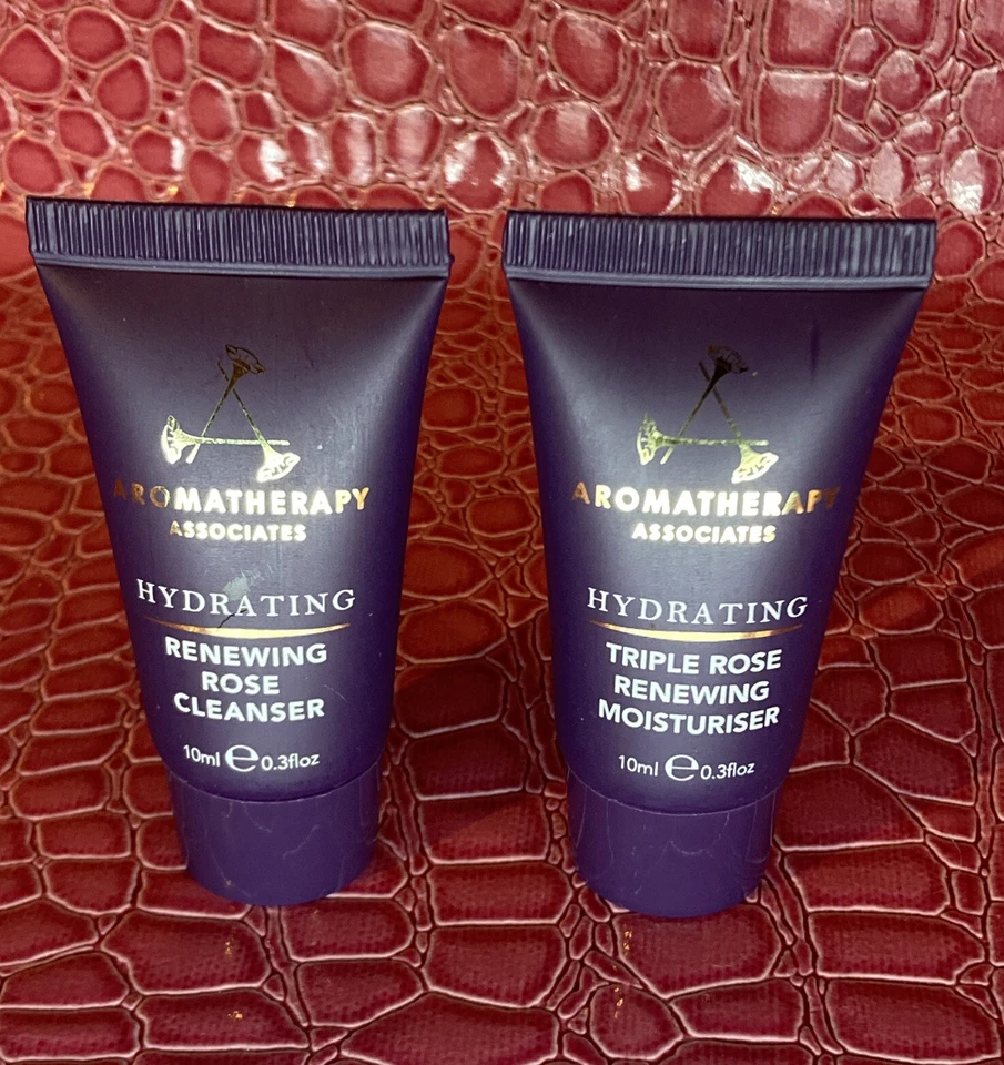 Limpiador e hidratante de rosas renovadoras hidratante Aromatherapy Associates 10 ml cada uno. Foto 2 de 4