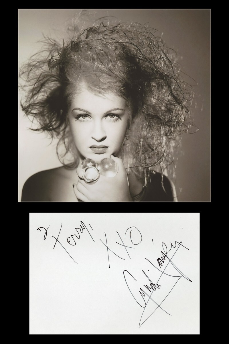 シ*ロ様 Cyndi Lauper 直筆サイン入り 楽譜ポスター Cyndi Lauper - Rare in person signed album page + Photo