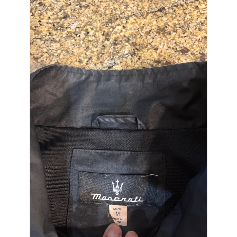 Maserati Hombres Chaleco Cremallera Completa Chaqueta Sin Mangas Negro Ligero Mediano Foto 3 de 4