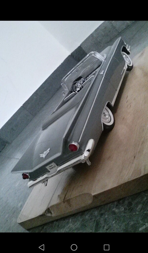 Buick Electra 225 (1959) 1:18 Road Signature